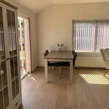 Holiday home Mooie Vlakbij De Zee! *