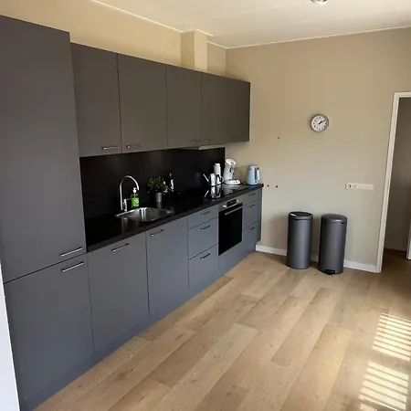 別荘 Mooie Vlakbij De Zee!