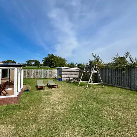 別荘 Mooie Vlakbij De Zee!