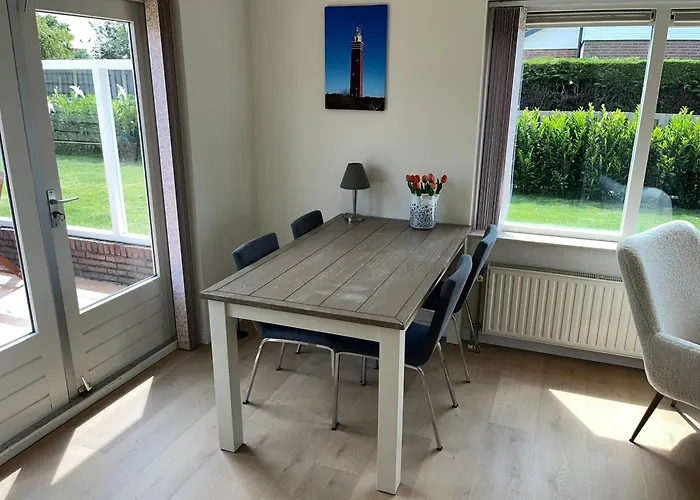 Mooie Vlakbij De Zee!