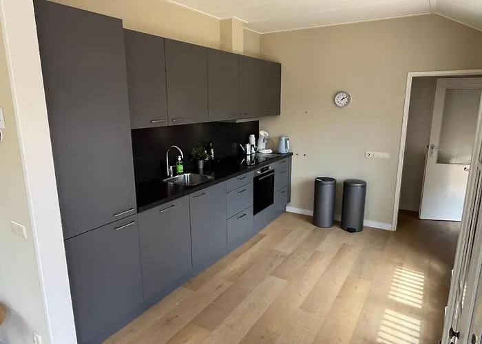 Holiday home Mooie Vlakbij De Zee!